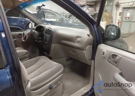 2002 Chrysler Voyager z USA, uszkodzony, nr VIN 1C4GJ25342B553669